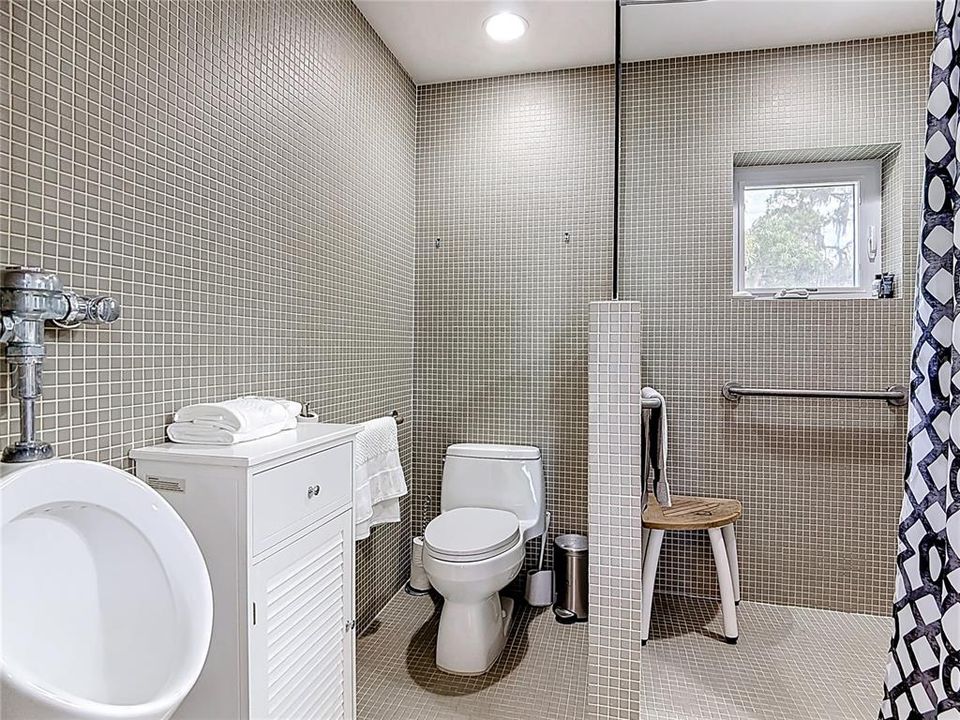 For Sale: $750,000 (4 beds, 4 baths, 2760 Square Feet)