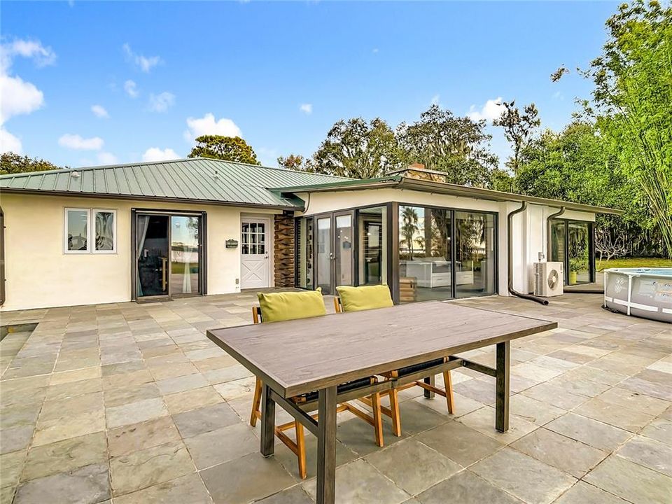 For Sale: $750,000 (4 beds, 4 baths, 2760 Square Feet)