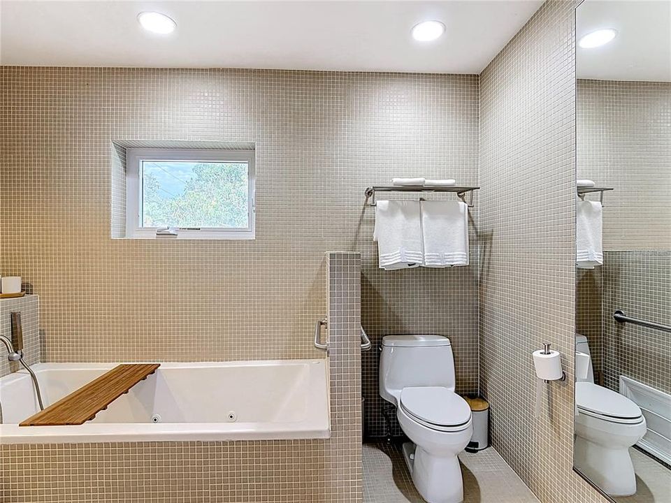 For Sale: $750,000 (4 beds, 4 baths, 2760 Square Feet)