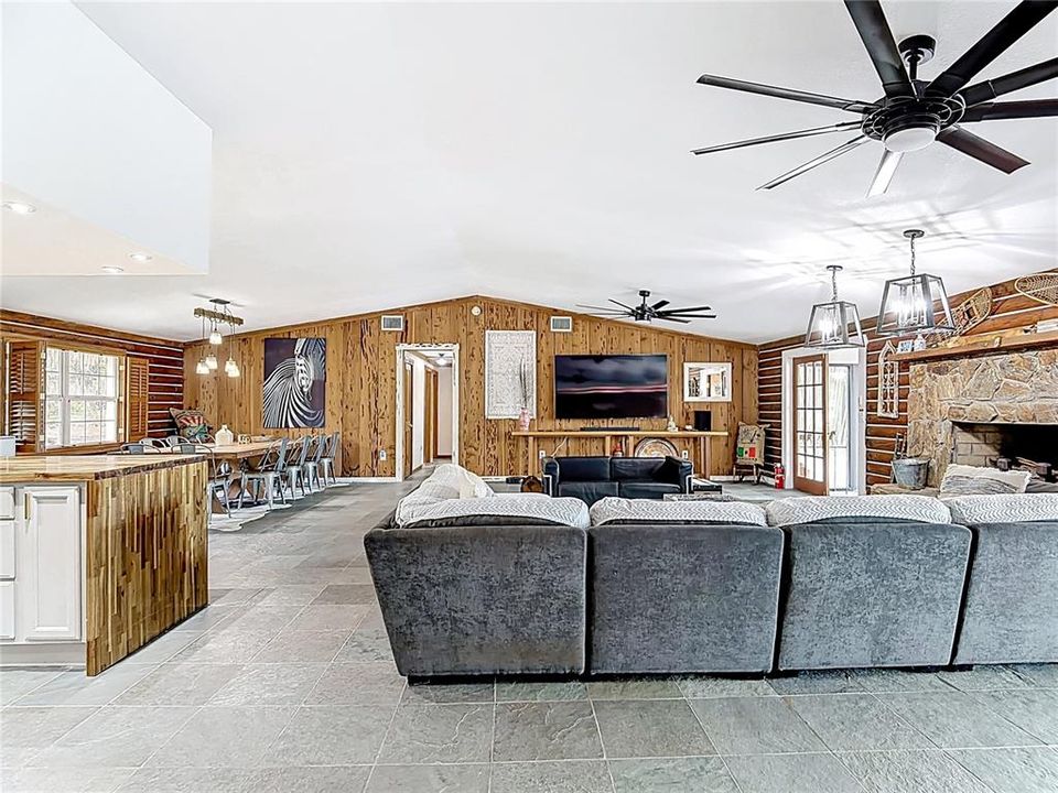 For Sale: $750,000 (4 beds, 4 baths, 2760 Square Feet)