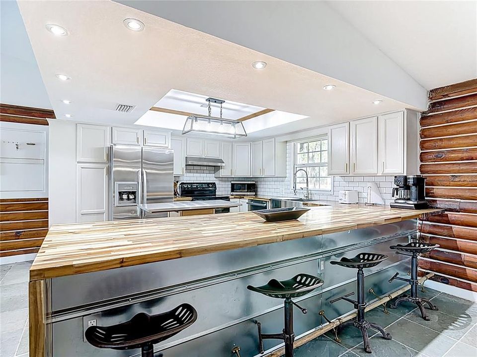 For Sale: $750,000 (4 beds, 4 baths, 2760 Square Feet)