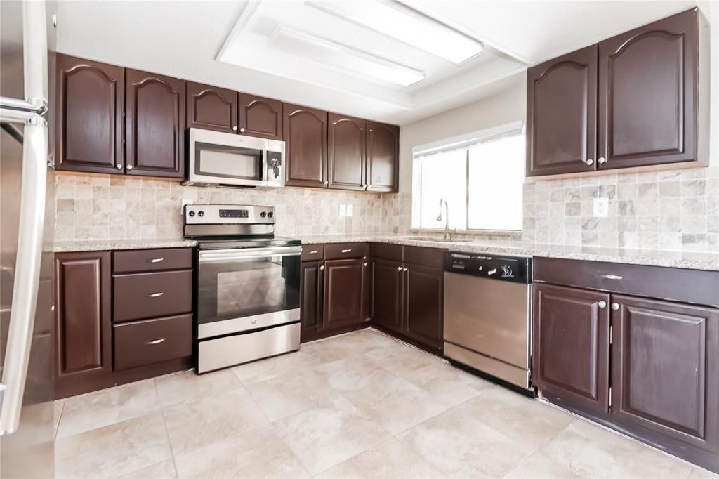 出租: $1,680 (2 贝兹, 1 浴室, 1056 平方英尺)