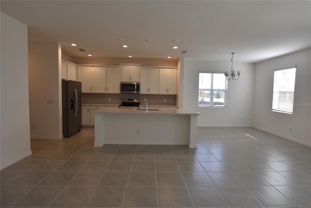 For Rent: $2,295 (4 beds, 2 baths, 2008 Square Feet)