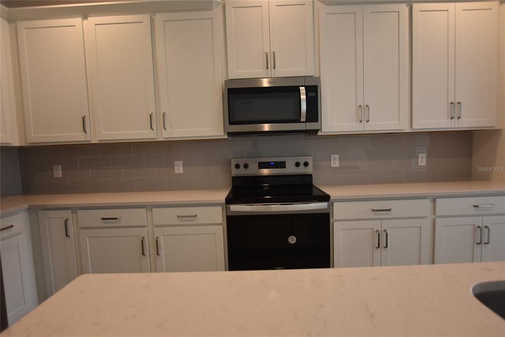 For Rent: $2,295 (4 beds, 2 baths, 2008 Square Feet)