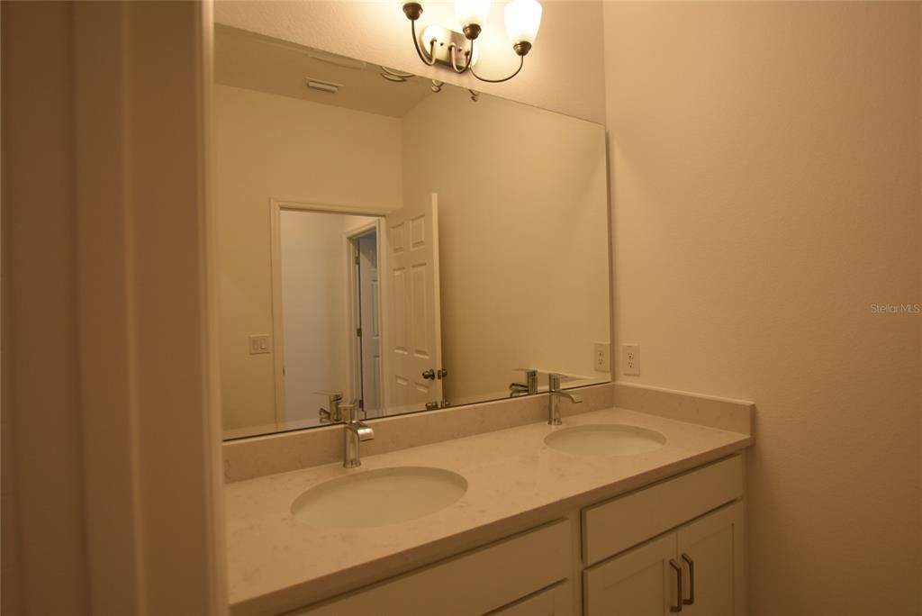 For Rent: $2,295 (4 beds, 2 baths, 2008 Square Feet)