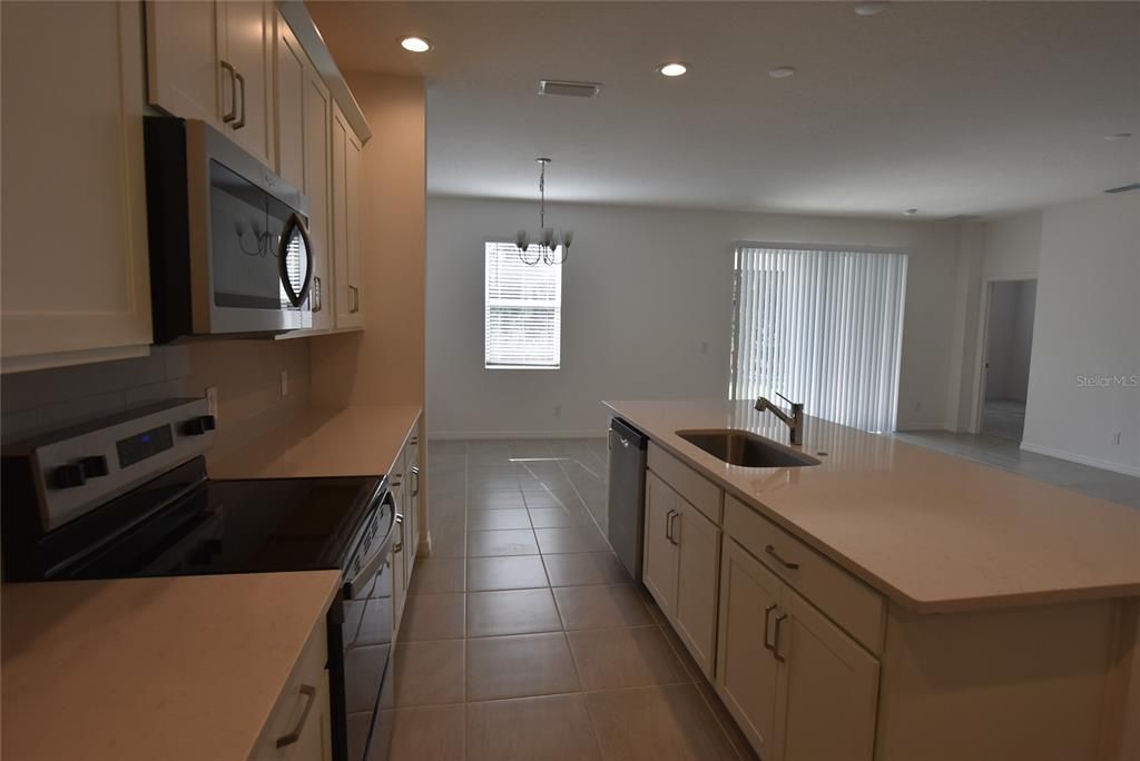 For Rent: $2,295 (4 beds, 2 baths, 2008 Square Feet)