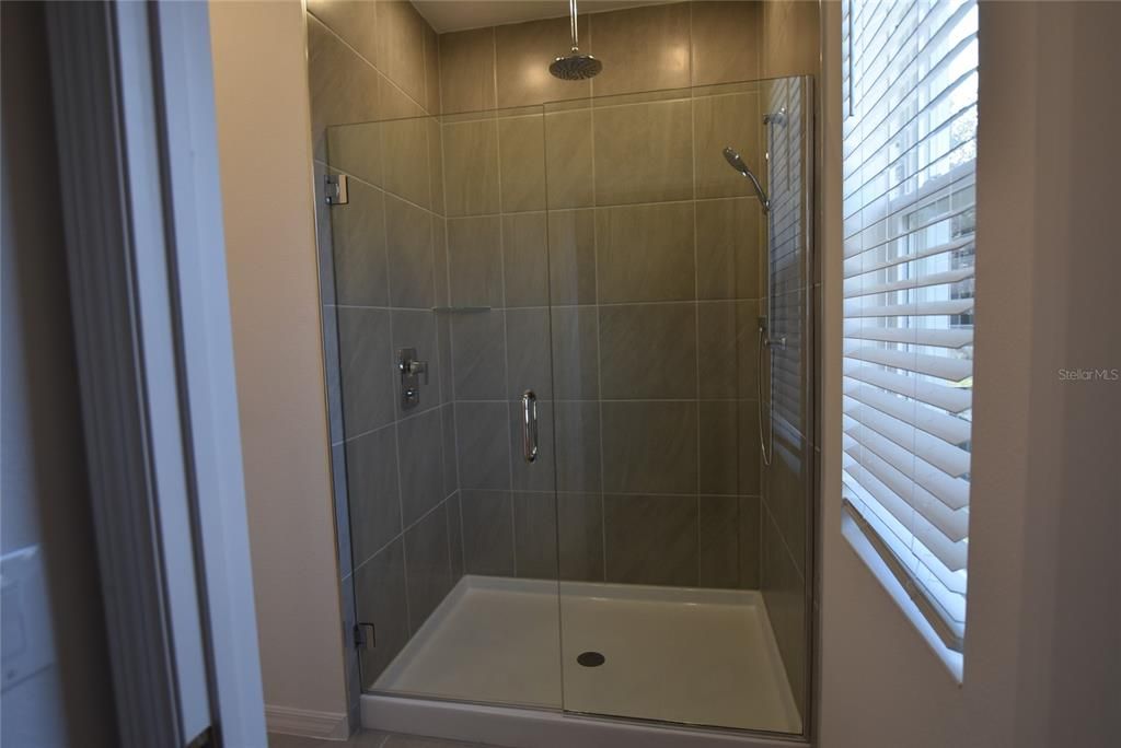 For Rent: $2,295 (4 beds, 2 baths, 2008 Square Feet)