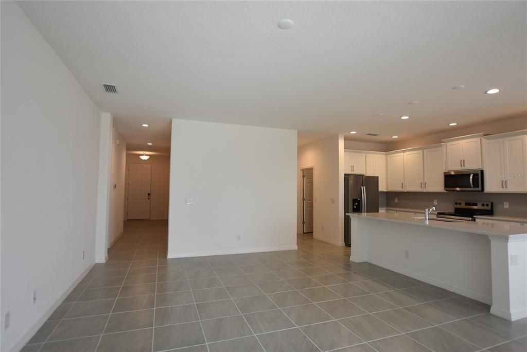 For Rent: $2,295 (4 beds, 2 baths, 2008 Square Feet)