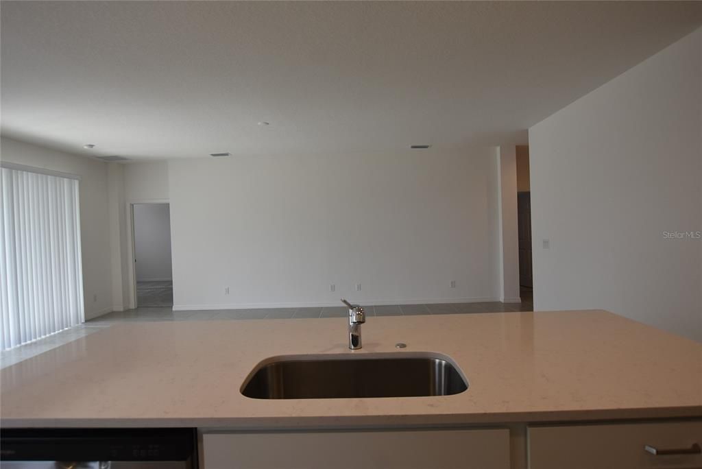 For Rent: $2,295 (4 beds, 2 baths, 2008 Square Feet)