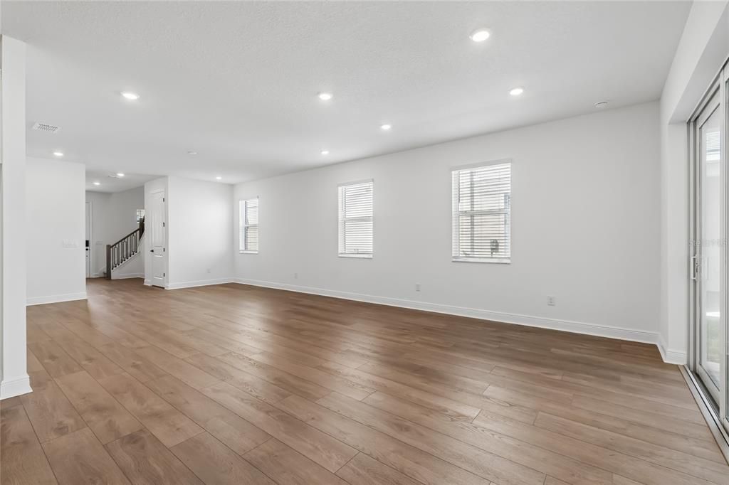 Active With Contract: $574,999 (3 beds, 2 baths, 2406 Square Feet)