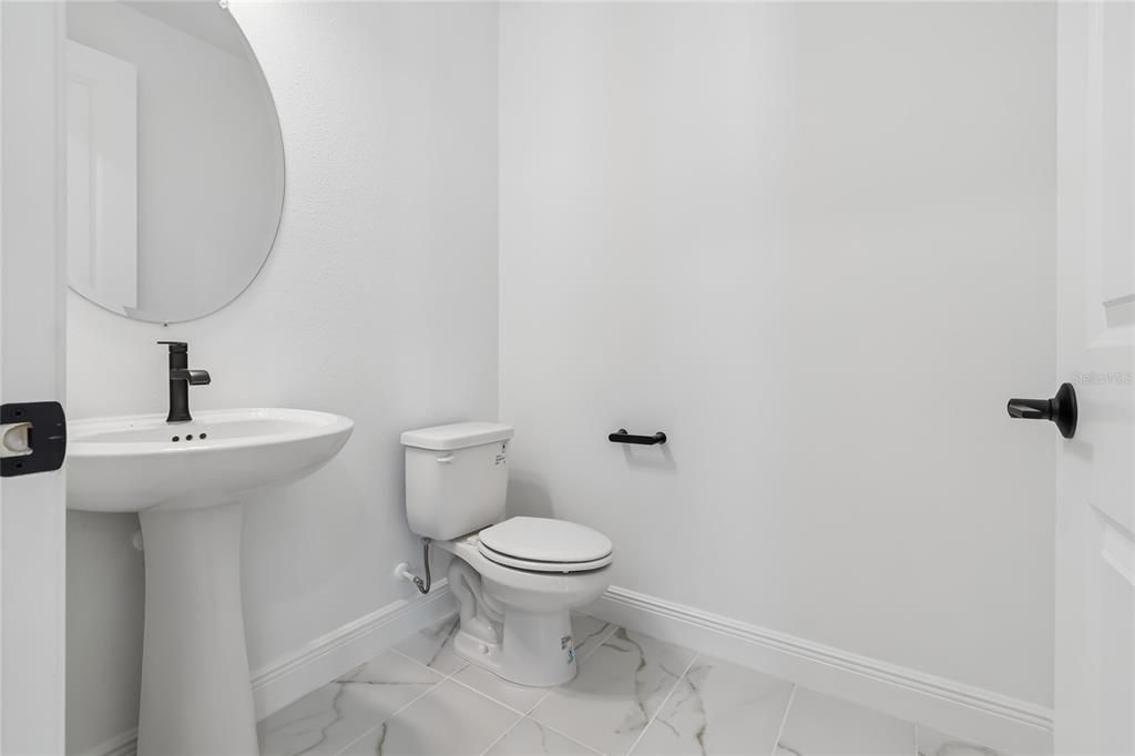 Active With Contract: $574,999 (3 beds, 2 baths, 2406 Square Feet)