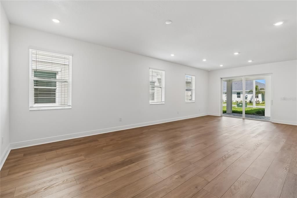 Active With Contract: $574,999 (3 beds, 2 baths, 2406 Square Feet)