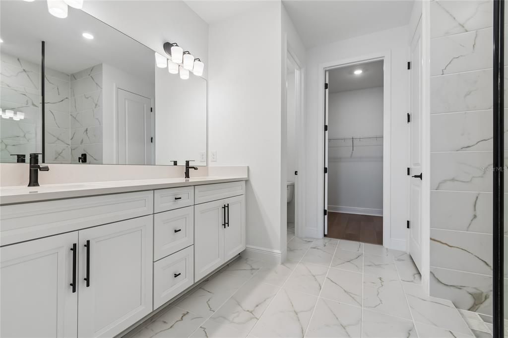 Active With Contract: $574,999 (3 beds, 2 baths, 2406 Square Feet)