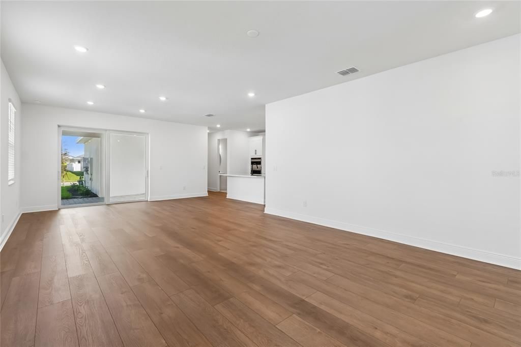 Active With Contract: $574,999 (3 beds, 2 baths, 2406 Square Feet)