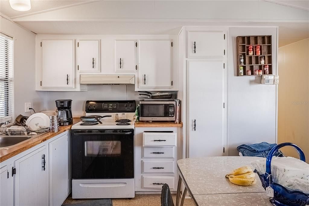 For Sale: $135,000 (2 beds, 2 baths, 784 Square Feet)