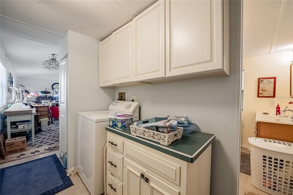 For Sale: $135,000 (2 beds, 2 baths, 784 Square Feet)