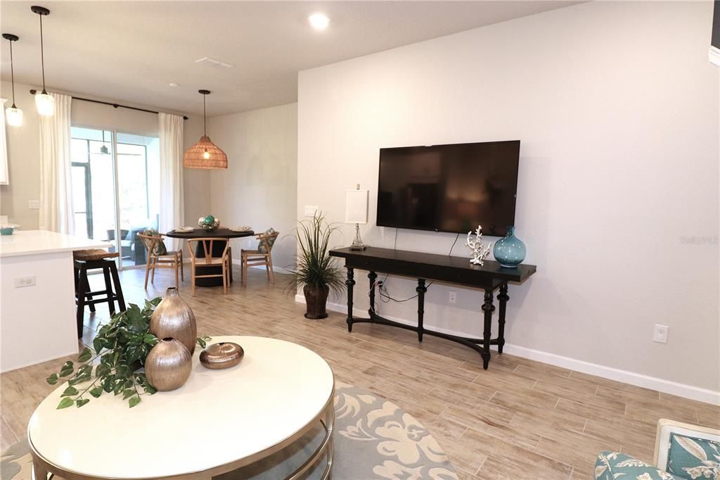 На продажу: $329,000 (3 спален, 2 ванн, 1549 Квадратных фут)