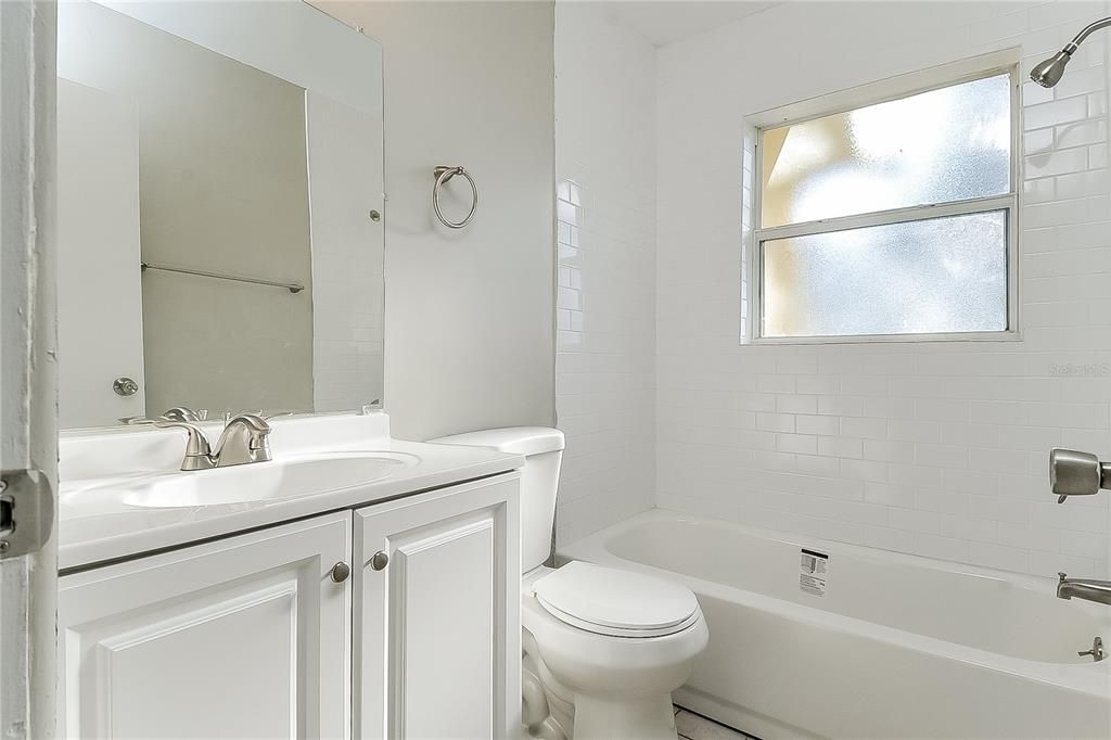 В аренду: $2,395 (3 спален, 1 ванн, 1004 Квадратных фут)