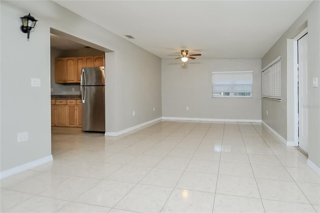 В аренду: $2,395 (3 спален, 1 ванн, 1004 Квадратных фут)