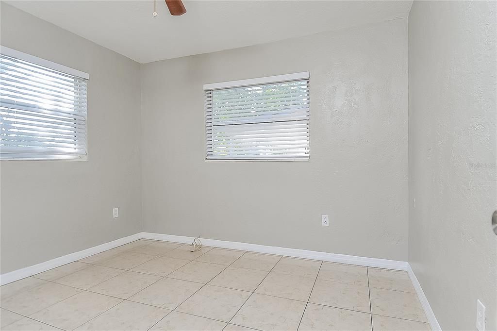 В аренду: $2,395 (3 спален, 1 ванн, 1004 Квадратных фут)