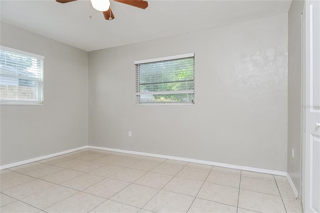 В аренду: $2,395 (3 спален, 1 ванн, 1004 Квадратных фут)