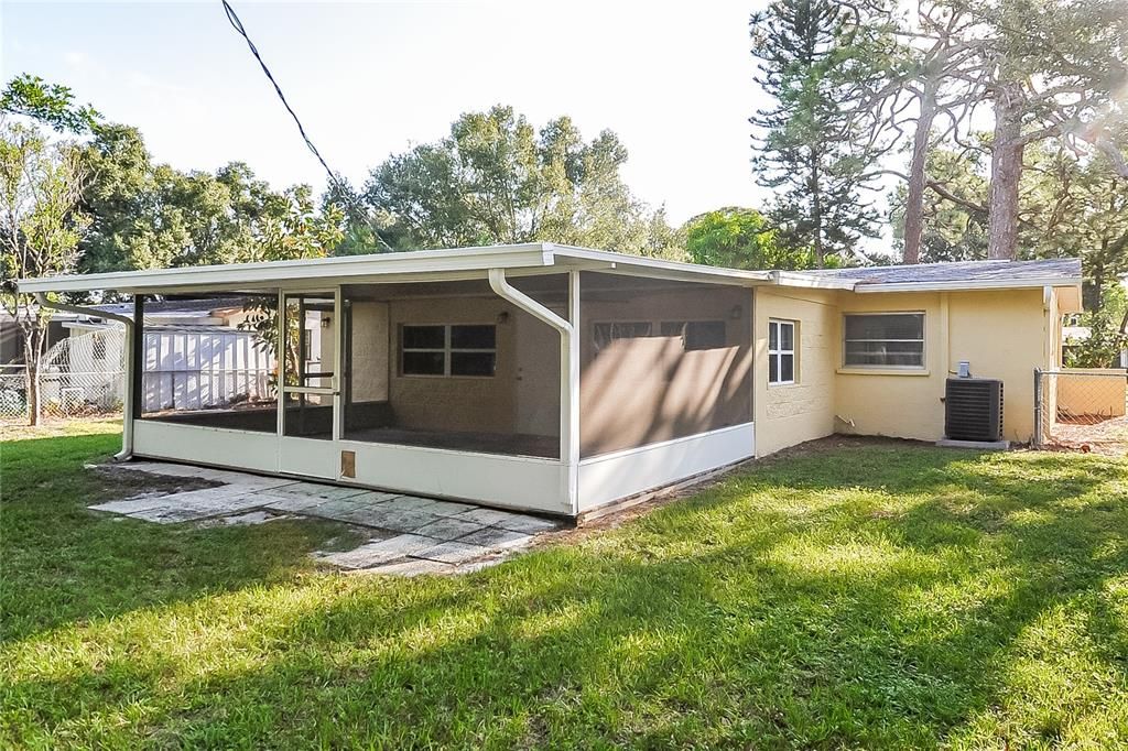 В аренду: $2,395 (3 спален, 1 ванн, 1004 Квадратных фут)