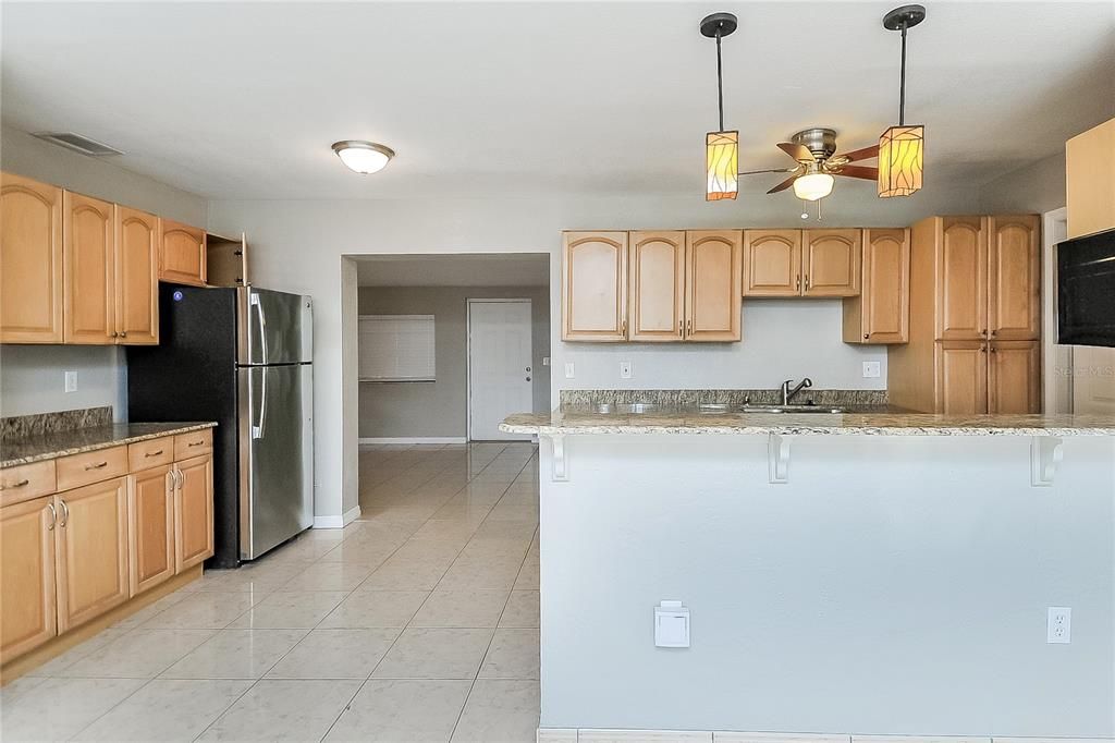 В аренду: $2,395 (3 спален, 1 ванн, 1004 Квадратных фут)