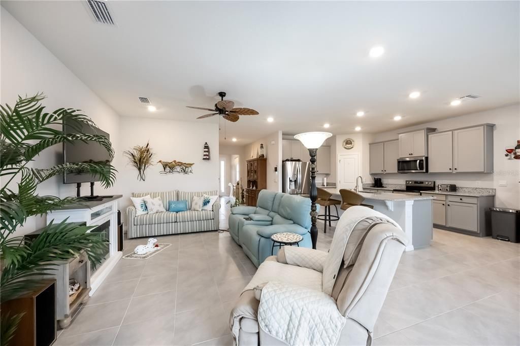 For Sale: $425,000 (4 beds, 2 baths, 2047 Square Feet)