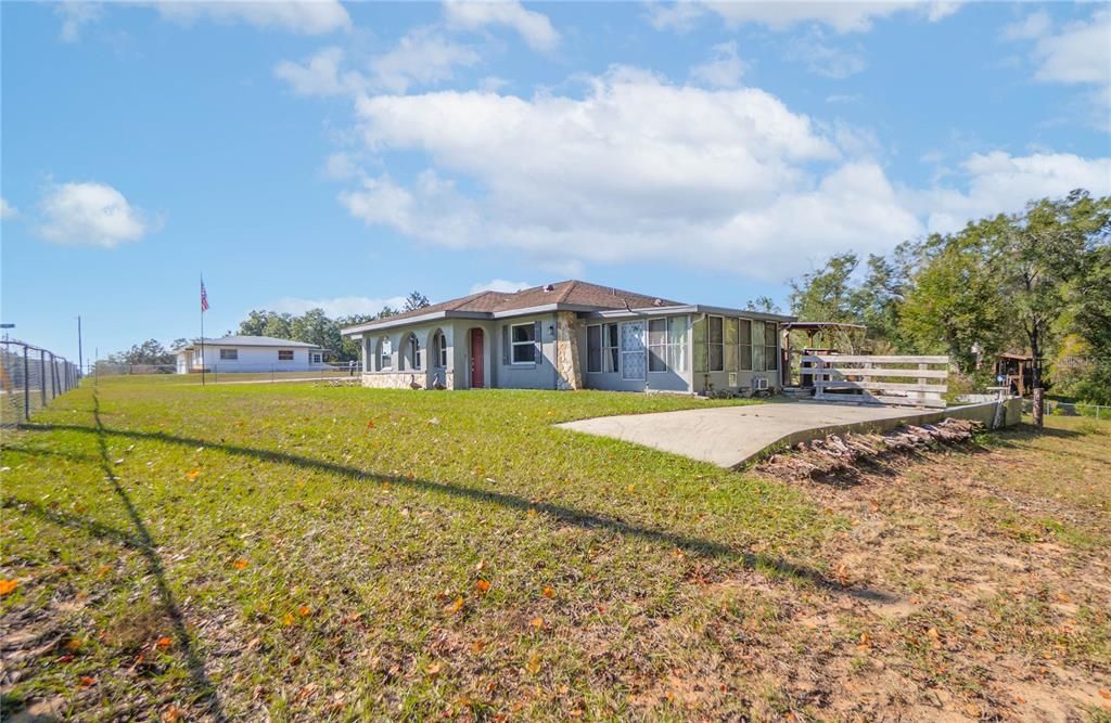 待售: $215,000 (2 贝兹, 2 浴室, 1218 平方英尺)