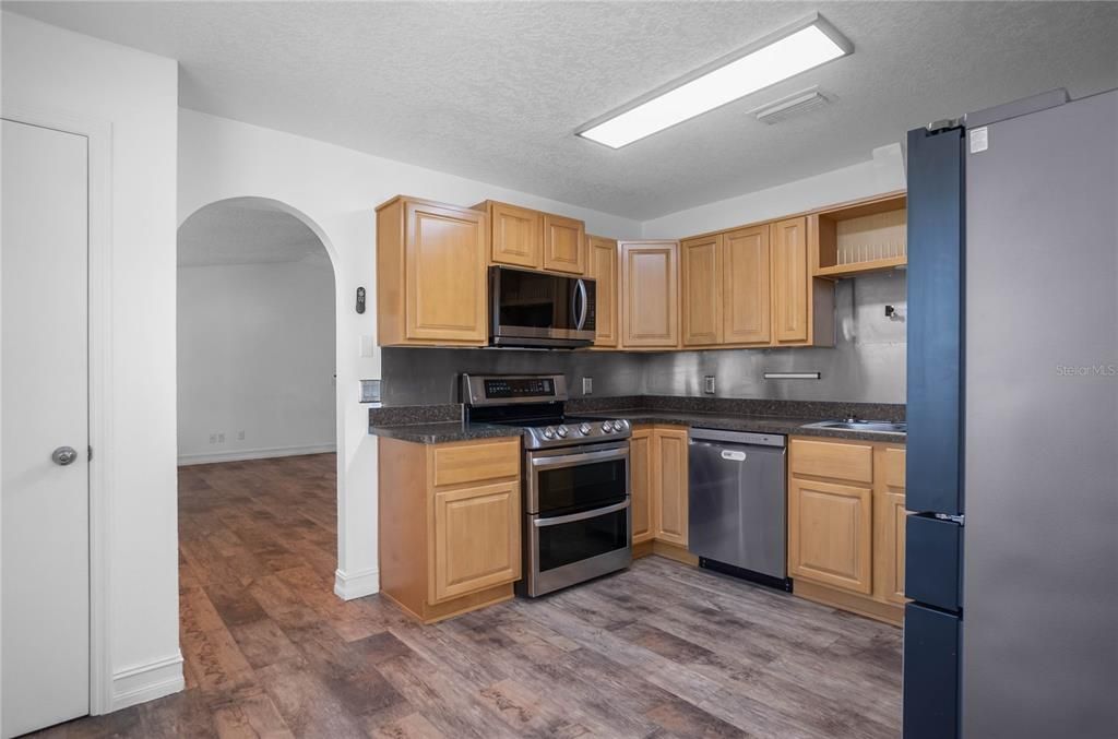 待售: $215,000 (2 贝兹, 2 浴室, 1218 平方英尺)