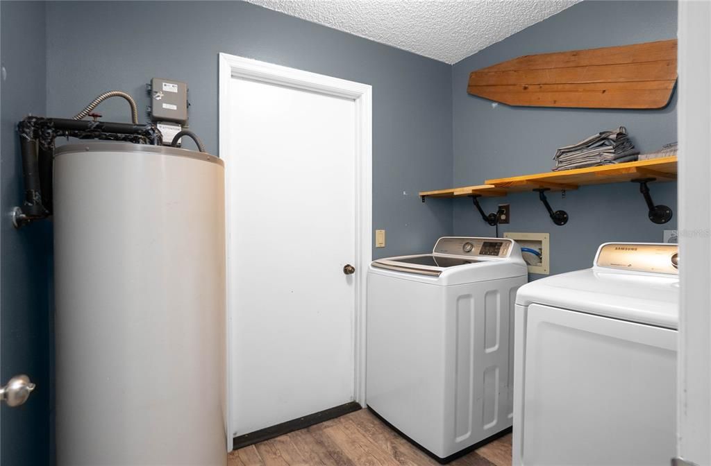 待售: $215,000 (2 贝兹, 2 浴室, 1218 平方英尺)