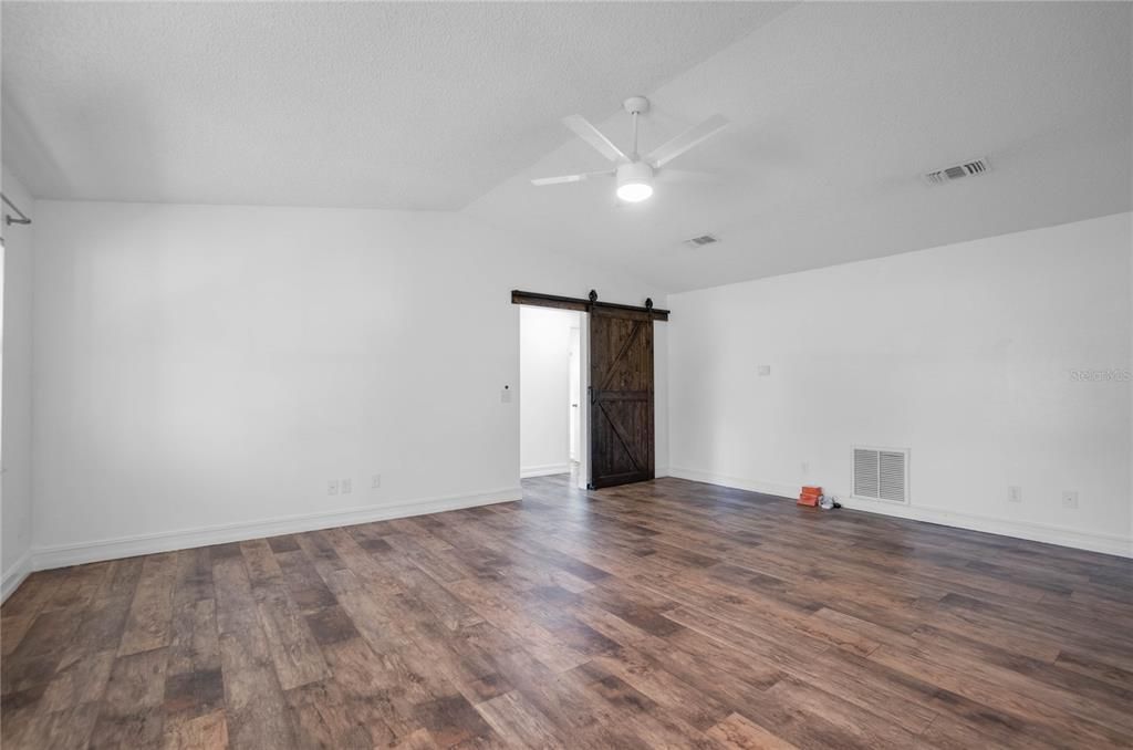 待售: $215,000 (2 贝兹, 2 浴室, 1218 平方英尺)