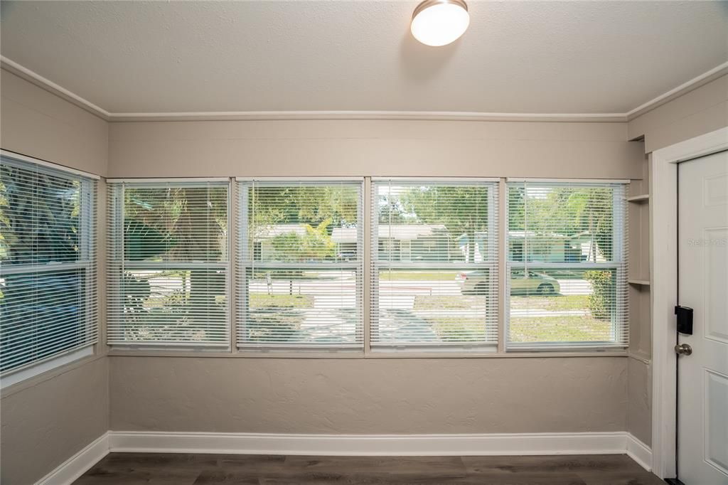 For Rent: $1,845 (2 beds, 1 baths, 908 Square Feet)