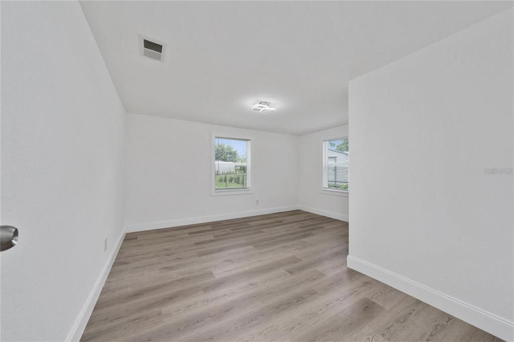 For Sale: $629,900 (4 beds, 2 baths, 1487 Square Feet)