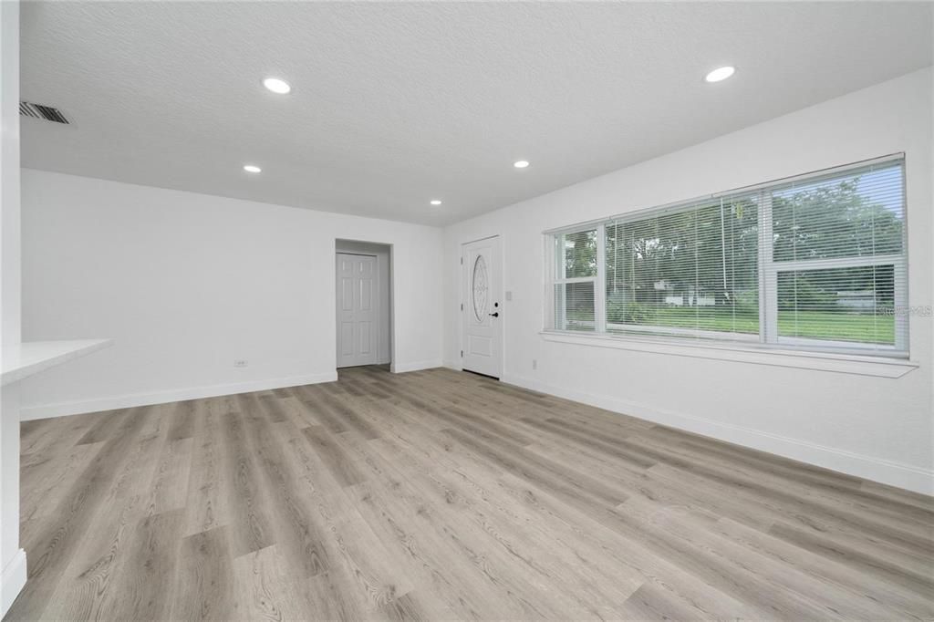 For Sale: $629,900 (4 beds, 2 baths, 1487 Square Feet)