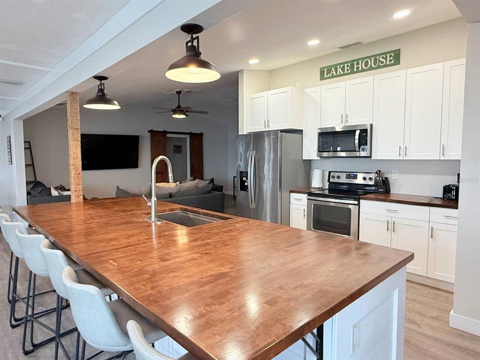 For Sale: $499,000 (2 beds, 3 baths, 1688 Square Feet)