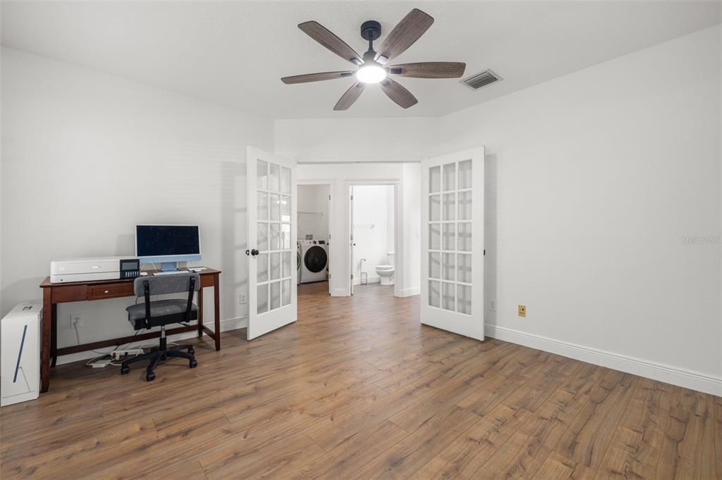 For Sale: $489,900 (5 beds, 3 baths, 2542 Square Feet)