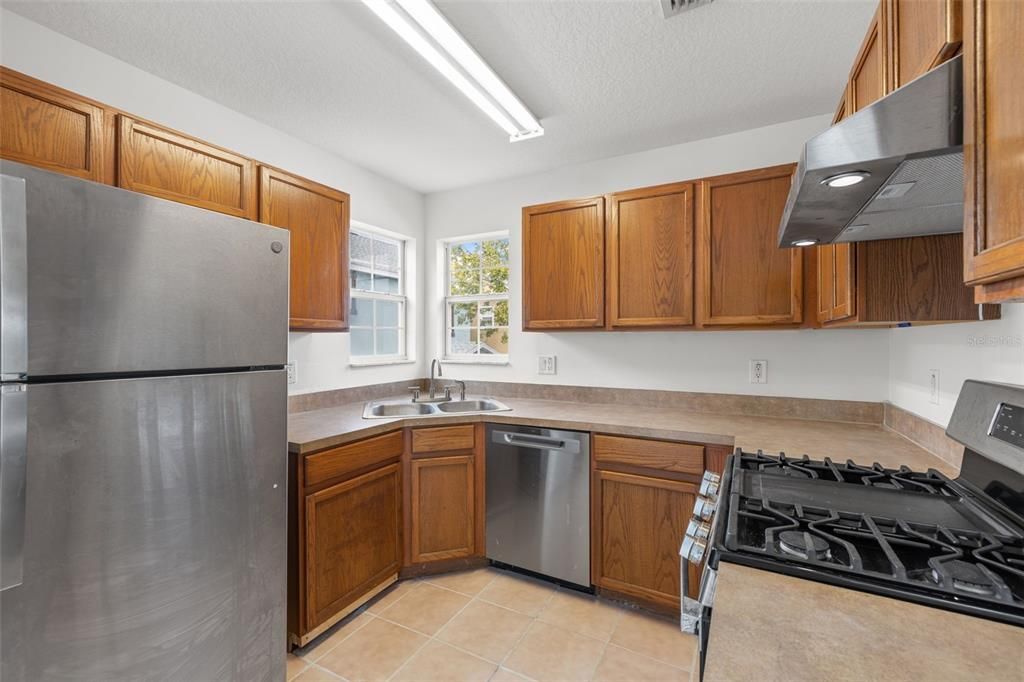 For Sale: $489,900 (5 beds, 3 baths, 2542 Square Feet)