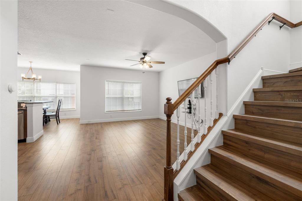 For Sale: $489,900 (5 beds, 3 baths, 2542 Square Feet)