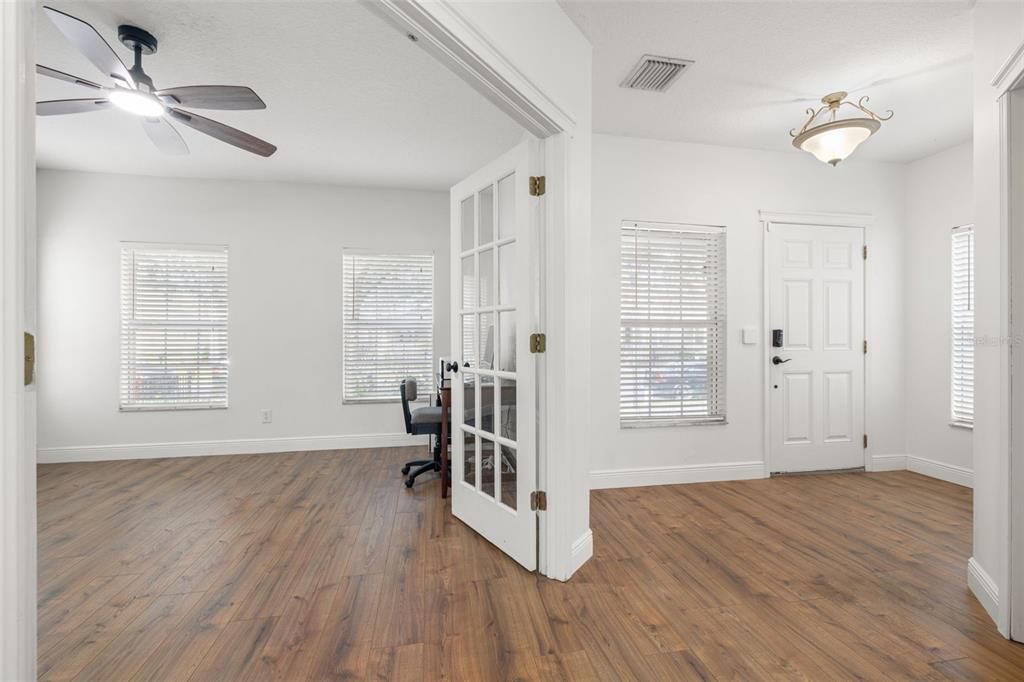 For Sale: $489,900 (5 beds, 3 baths, 2542 Square Feet)