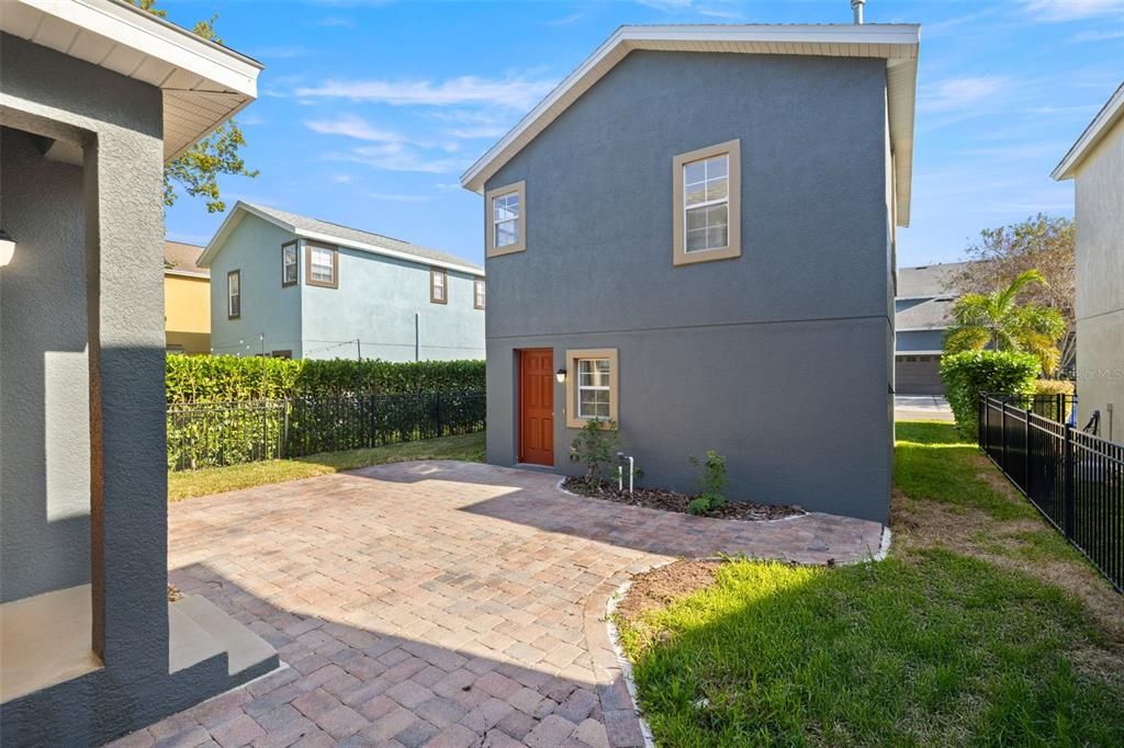 For Sale: $489,900 (5 beds, 3 baths, 2542 Square Feet)