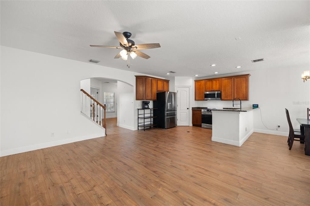 For Sale: $489,900 (5 beds, 3 baths, 2542 Square Feet)