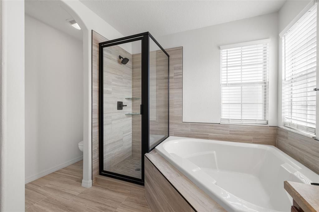 For Sale: $489,900 (5 beds, 3 baths, 2542 Square Feet)