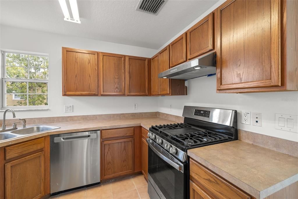 For Sale: $489,900 (5 beds, 3 baths, 2542 Square Feet)