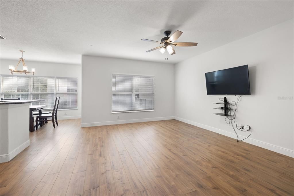 For Sale: $489,900 (5 beds, 3 baths, 2542 Square Feet)