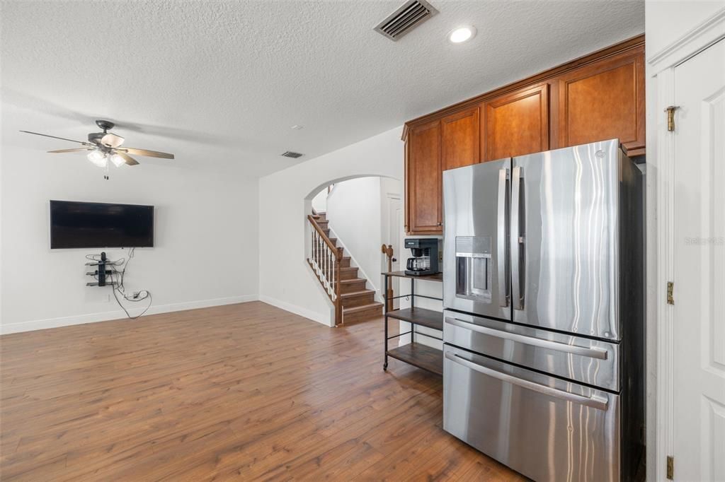 For Sale: $489,900 (5 beds, 3 baths, 2542 Square Feet)