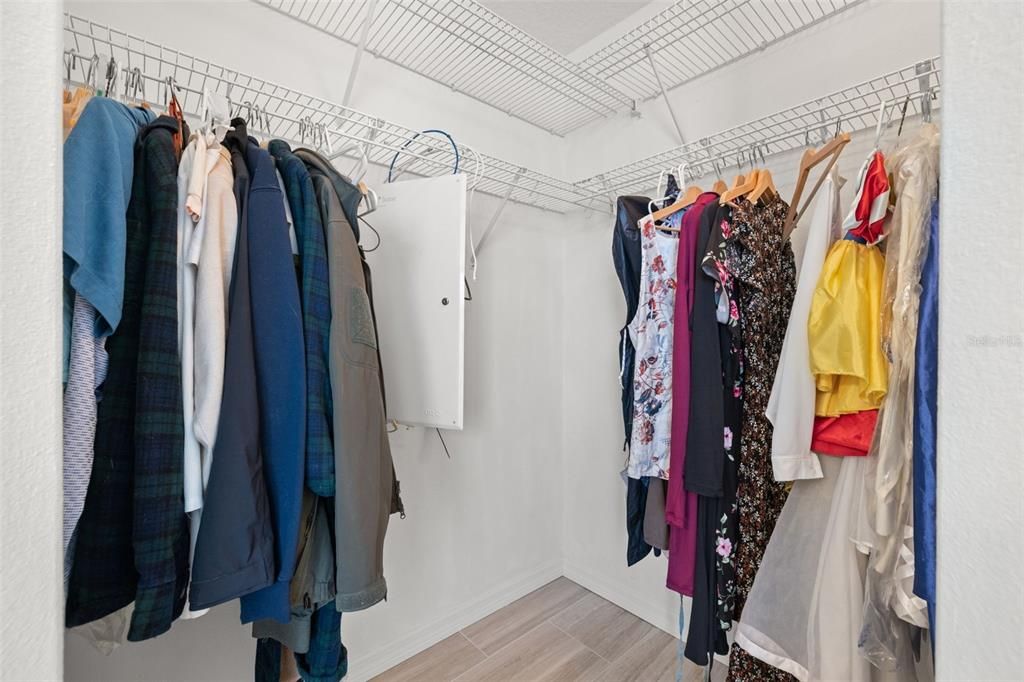 For Sale: $489,900 (5 beds, 3 baths, 2542 Square Feet)