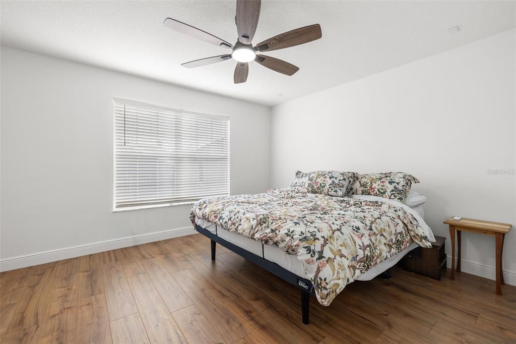 For Sale: $489,900 (5 beds, 3 baths, 2542 Square Feet)