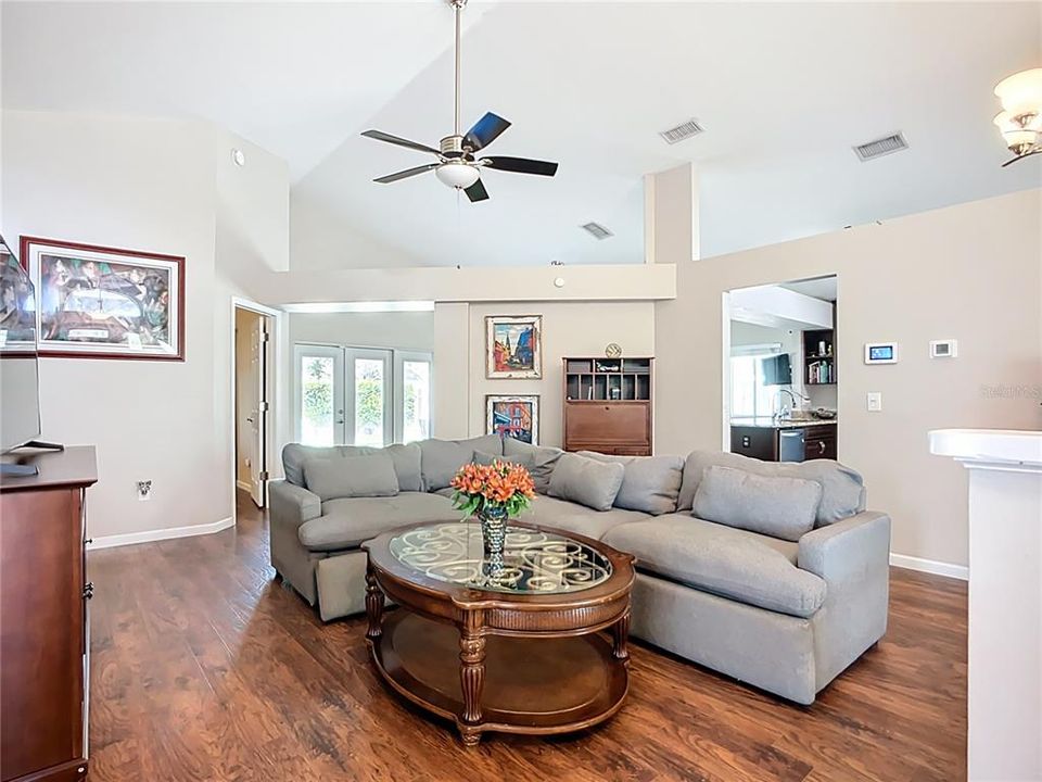 En Venta: $349,900 (3 camas, 2 baños, 1526 Pies cuadrados)