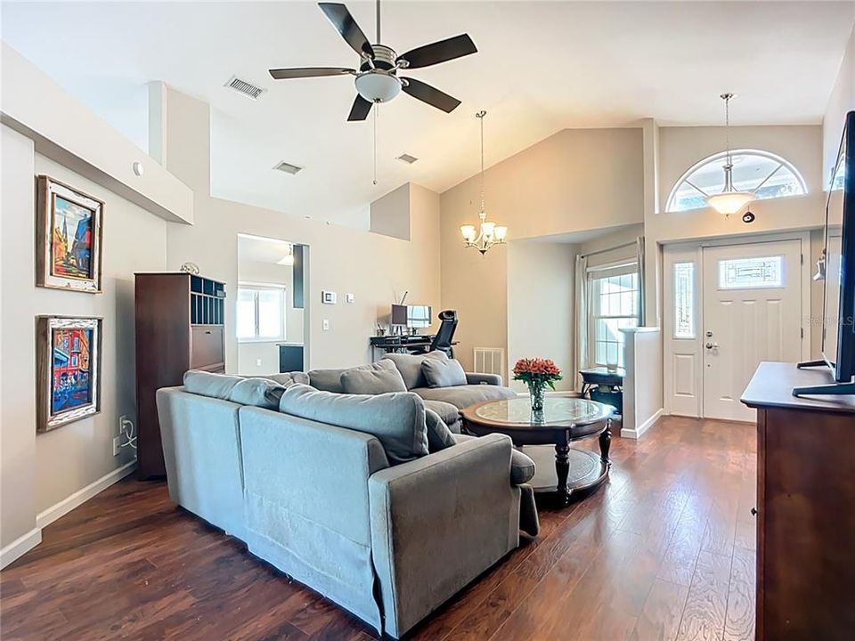 En Venta: $349,900 (3 camas, 2 baños, 1526 Pies cuadrados)